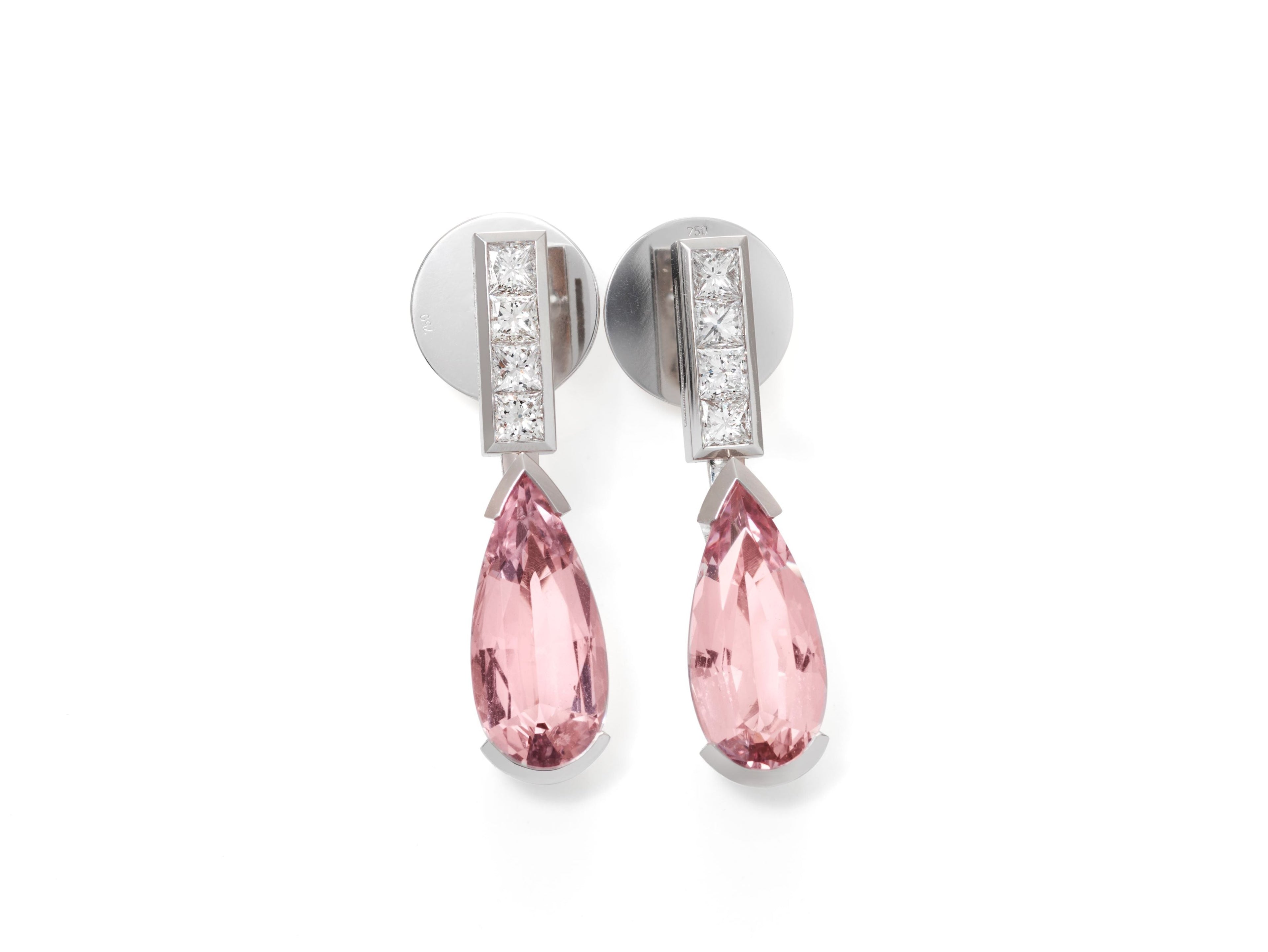Ohrschmuck mit 5,26 ct. Morganit und 0,72 ct. Diamanten im Prinzessschliff in 18 Karat Weißgold handgefertigt