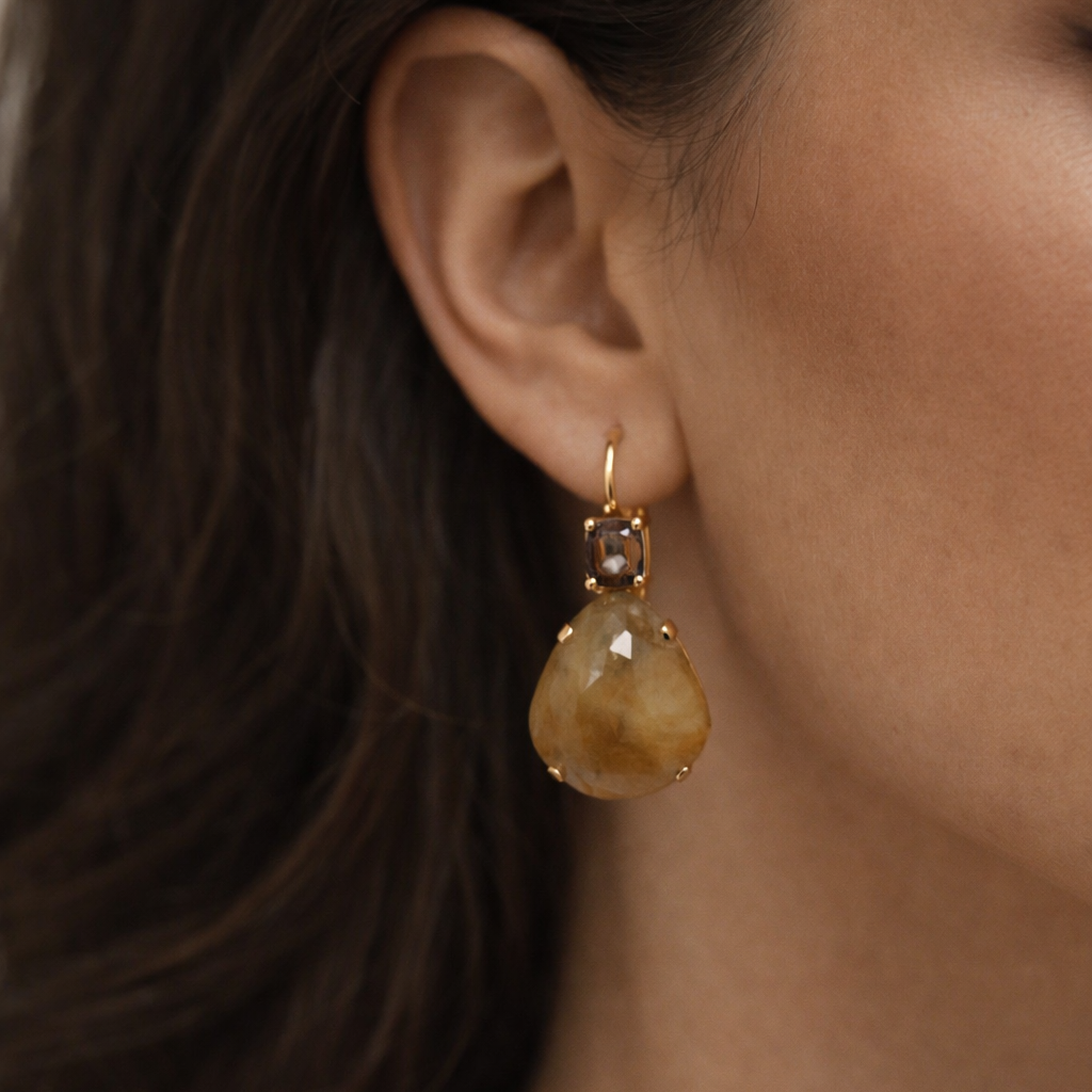 Ohrschmuck mit Rauchquarz 1,35 ct. und Saphiren 23,31 ct.