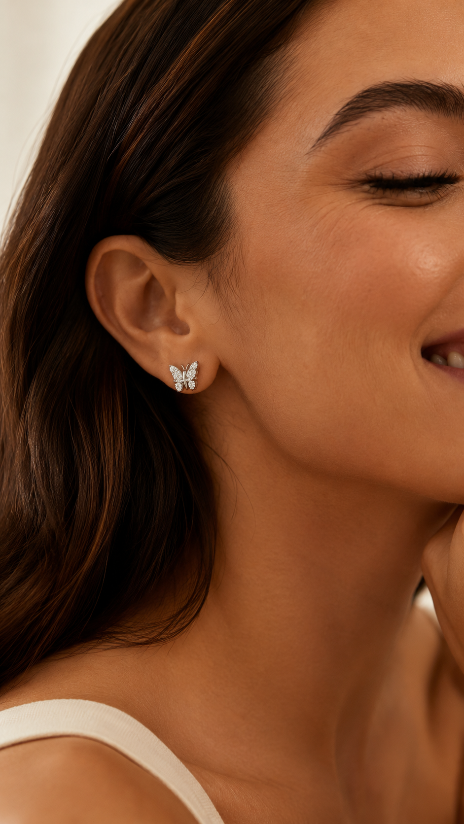 Ohrschmuck in Schmetterlingsform mit Brillanten aus 18 Karat Weißgold