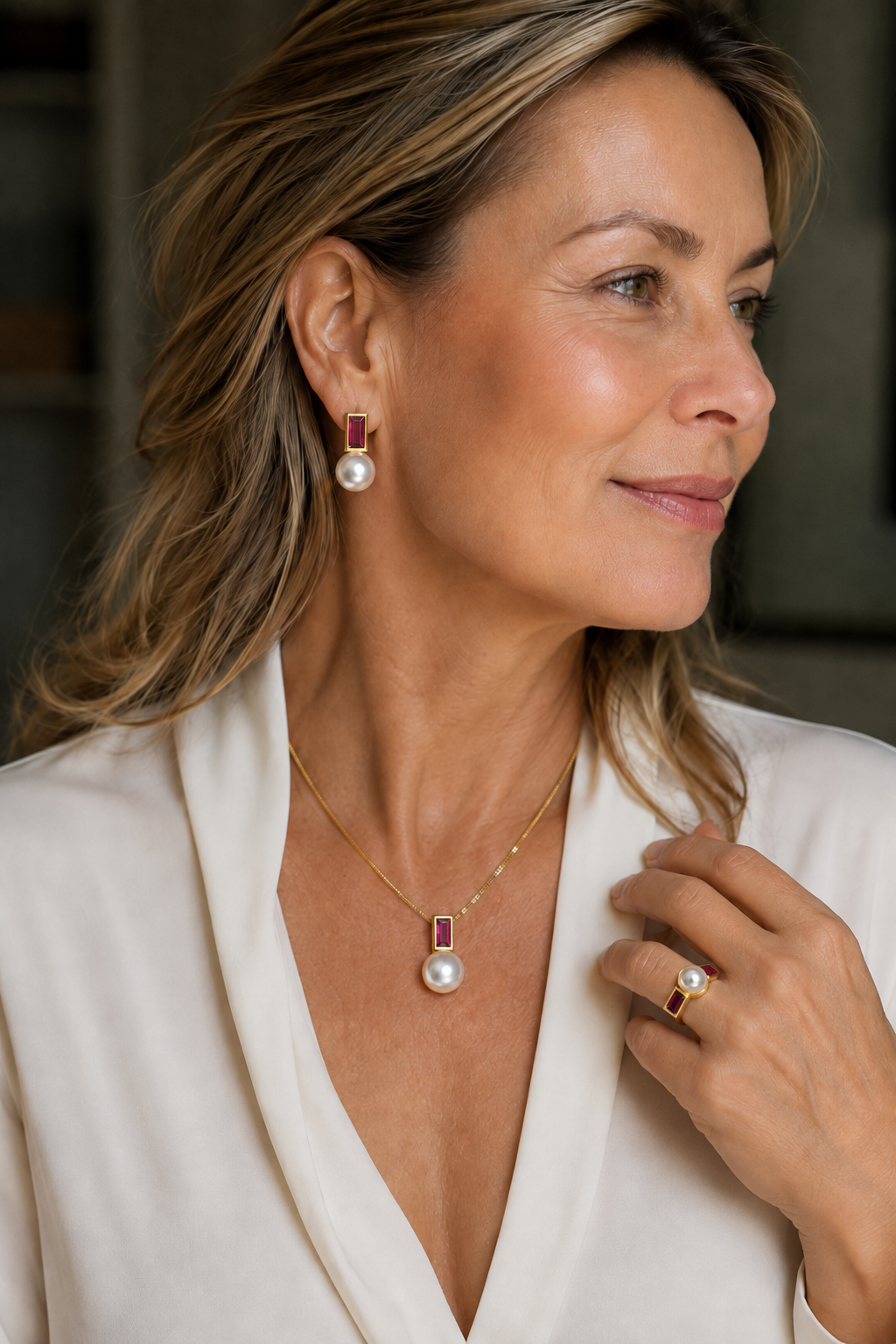 Ohrschmuck mit Perlen 19,26ct. und Rhodolith 1,33ct. in 18 Karat Gelbgold