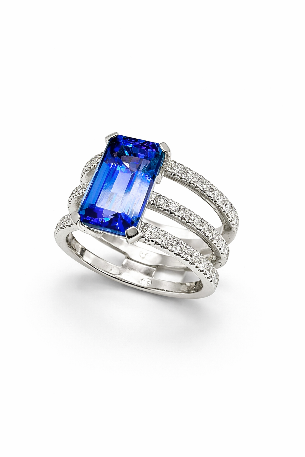 Ring mit Tansanit 4,63 ct und Diamanten 0,80 ct