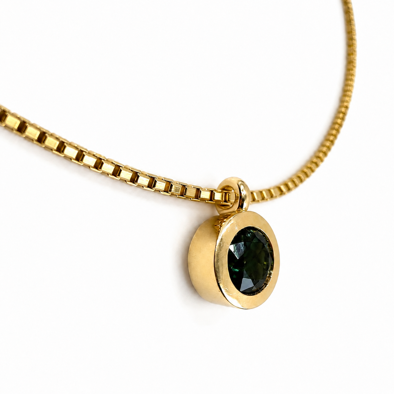 Anhänger mit grünem Turmalin 0,95ct. in 18 Karat Gelbgold