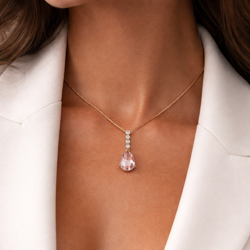 Kette mit Anhänger Morganit 1,10 ct. und Brillanten 0,08 ct. in 18 Karat Roségold