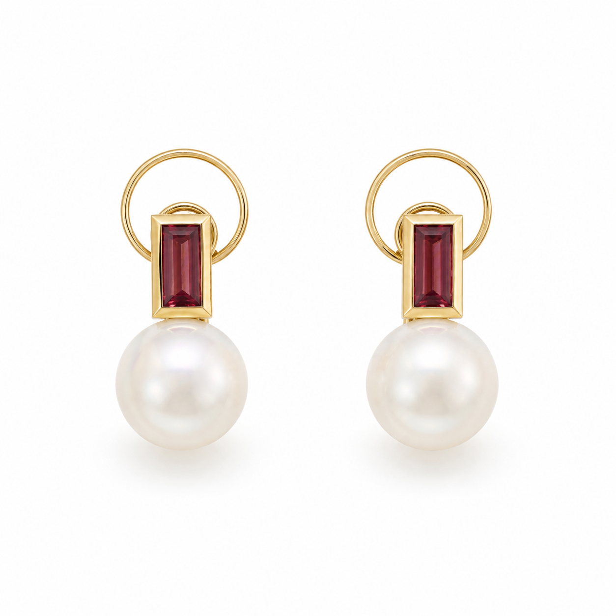 Ohrschmuck mit Perlen 19,26ct. und Rhodolith 1,33ct. in 18 Karat Gelbgold