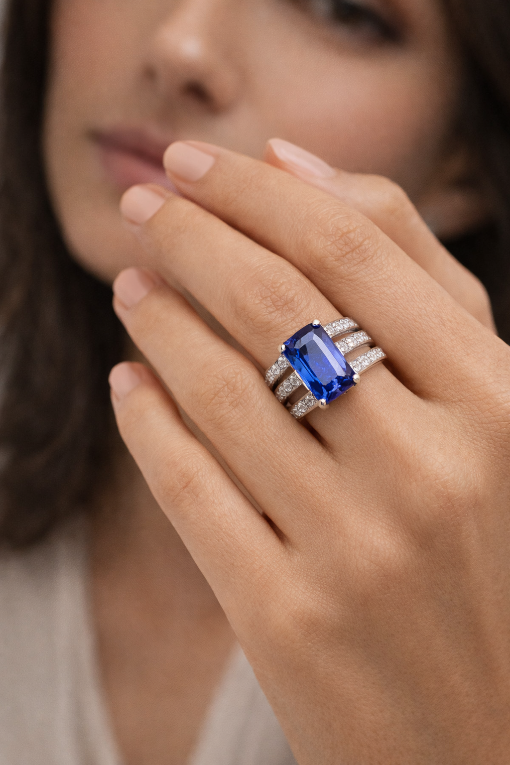 Ring mit Tansanit 4,63 ct und Diamanten 0,80 ct