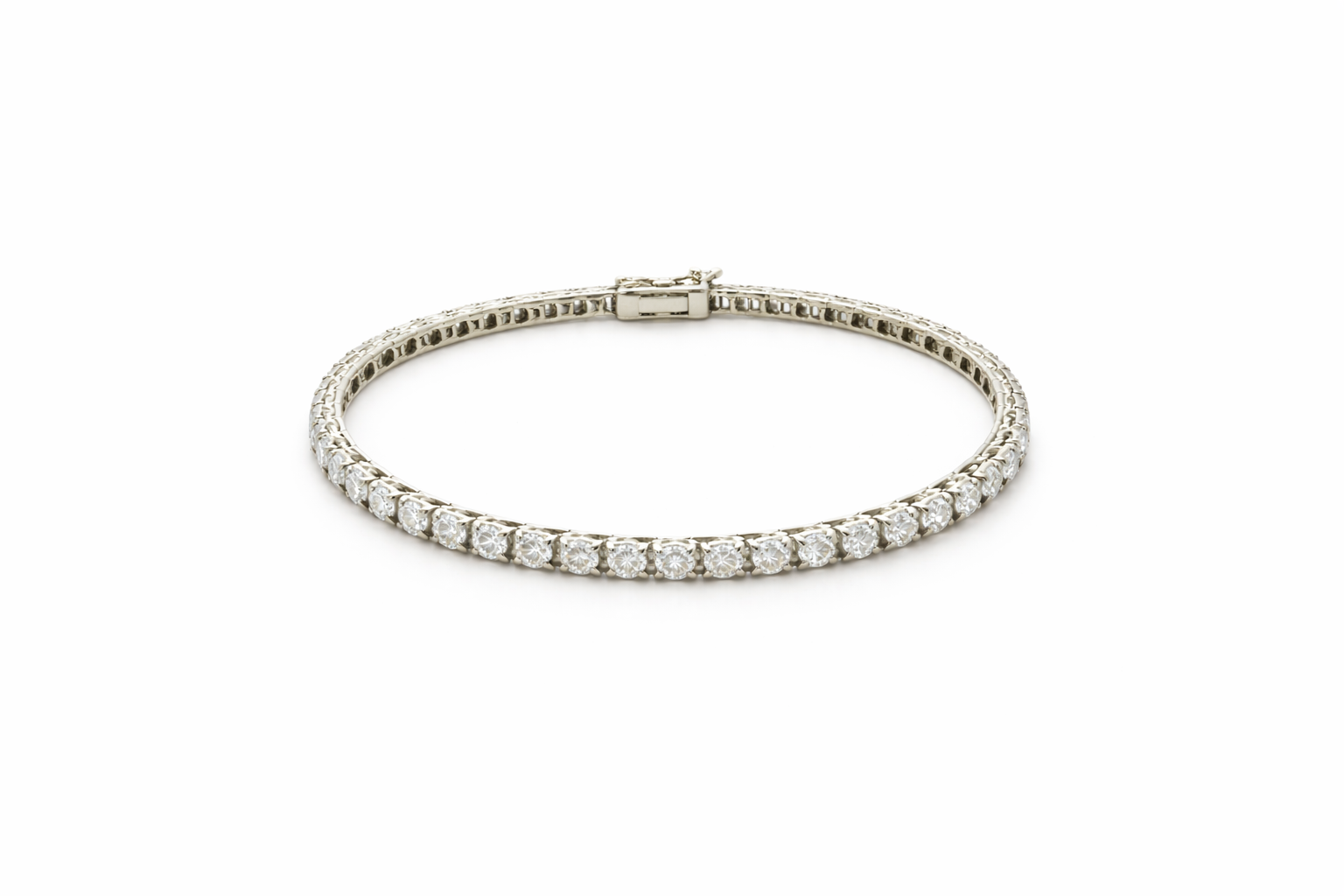 Tennisbracelet aus 18 Karat Weißgold mit 2,25 ct Brillanten