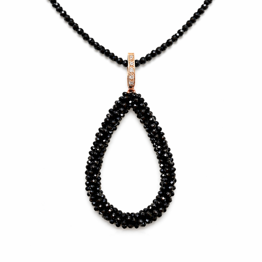Collier und Anhänger aus Spinell gehäkelt mit rosévergoldetem Silberverschluss