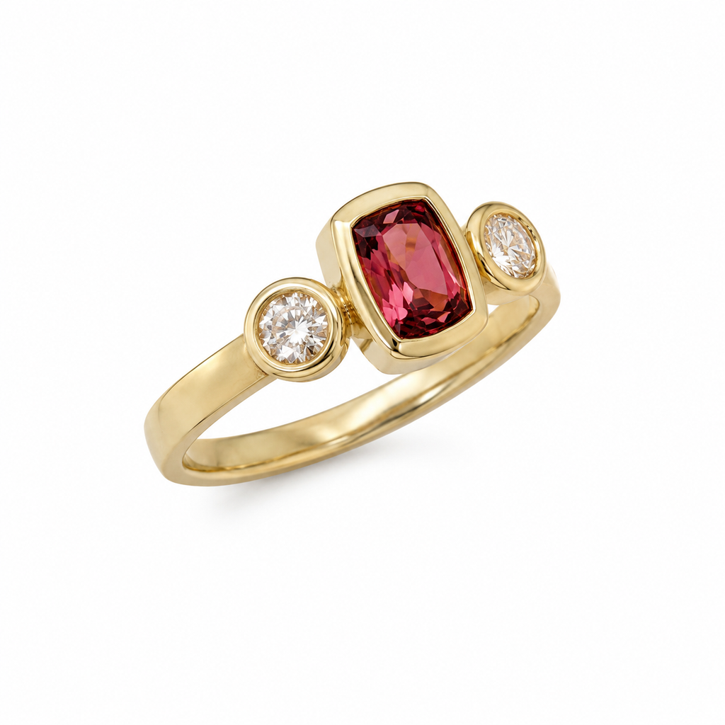 Ring mit Spinell 0,66ct. und Brillanten 0,44ct. in 18 Karat Gelbgold