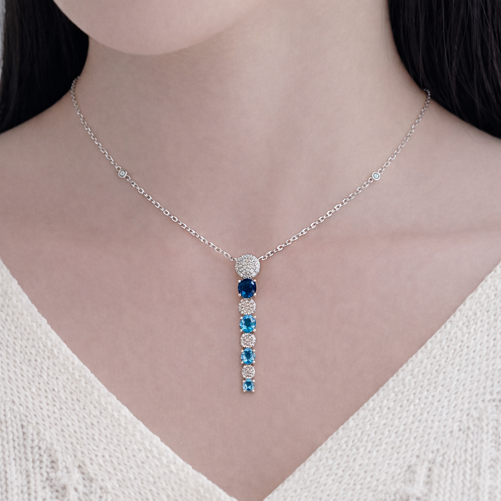 Collier mit mehrfarbigen blauen Topasen und 0,247 ct. Diamanten