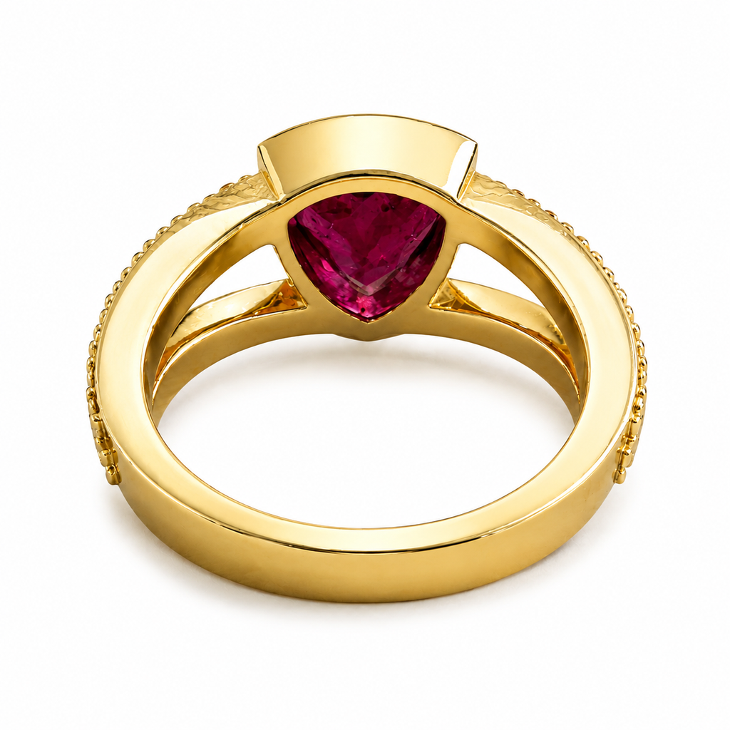 Ring mit Turmalin 2,37ct. und Brillanten 0,66ct. in 18 Karat Gelbgold