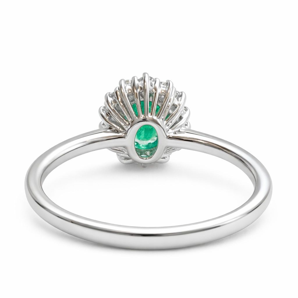 Ring mit Smaragd 0,77 ct und Brillanten 0,29 ct