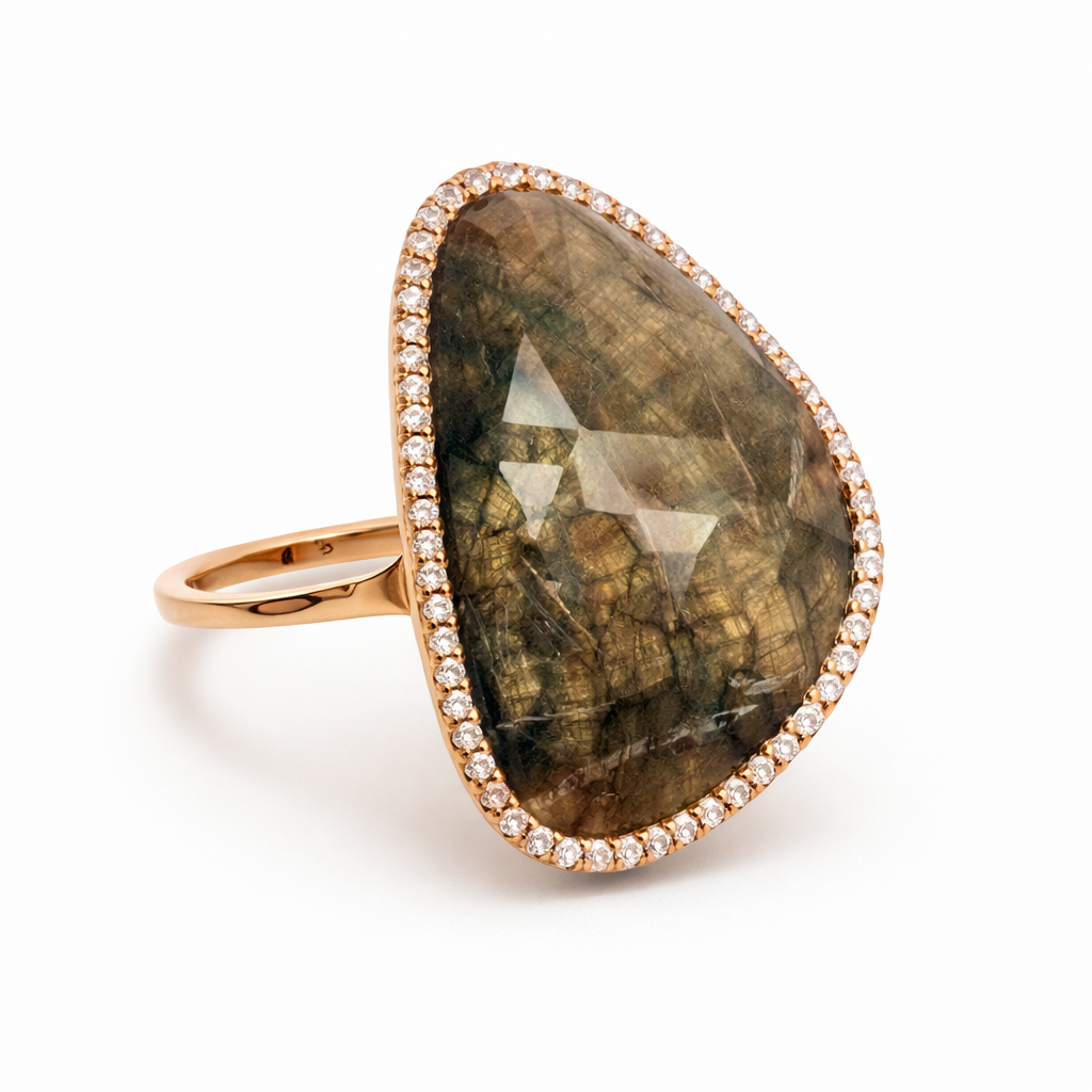 Ring in 18 Karat Rotgold 9,19 g und Saphir 23,80 ct.