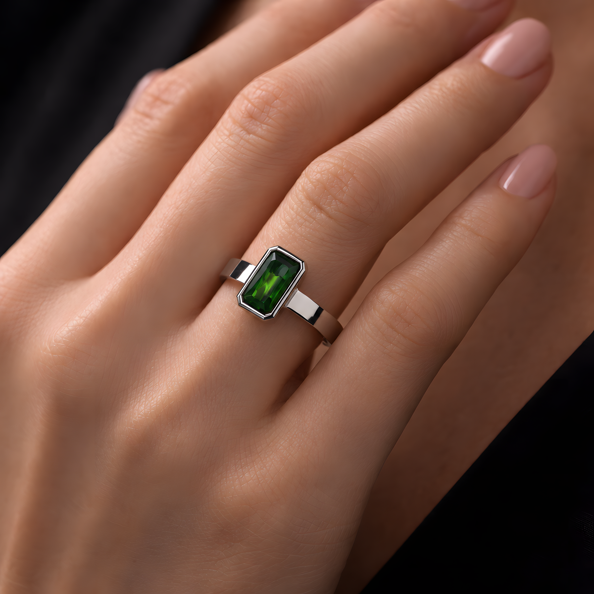 Ring mit grünem Turmalin 1,88 ct. in 18 Karat 6,55g Weißgold