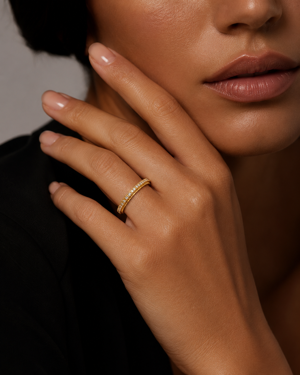 Ring mit drehbaren Schienen (individualisierbar) aus 18 Karat Gold mit 34 Brillanten 0,72 ct.