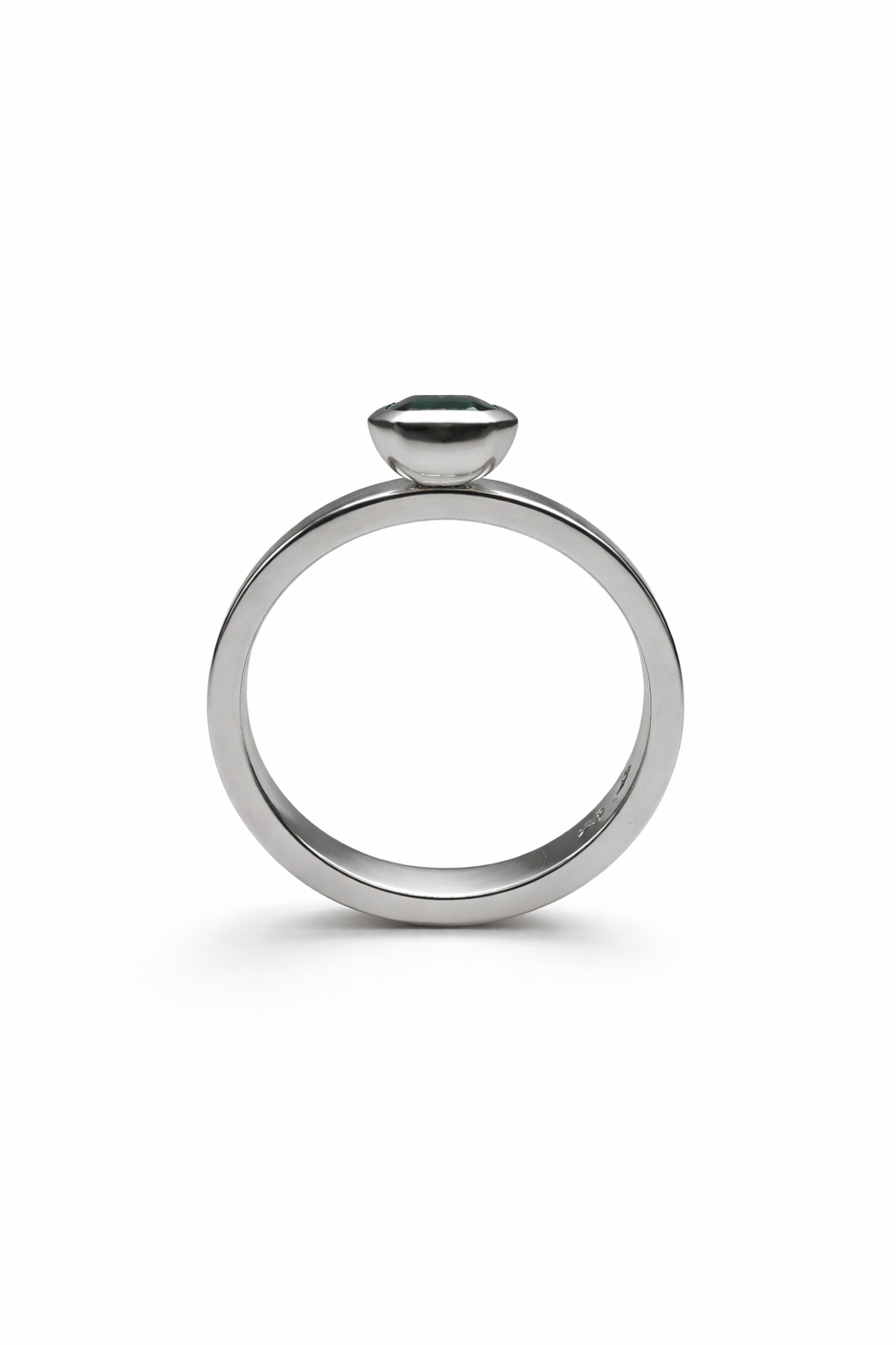 Ring mit grünem Turmalin 1,88 ct. in 18 Karat 6,55g Weißgold