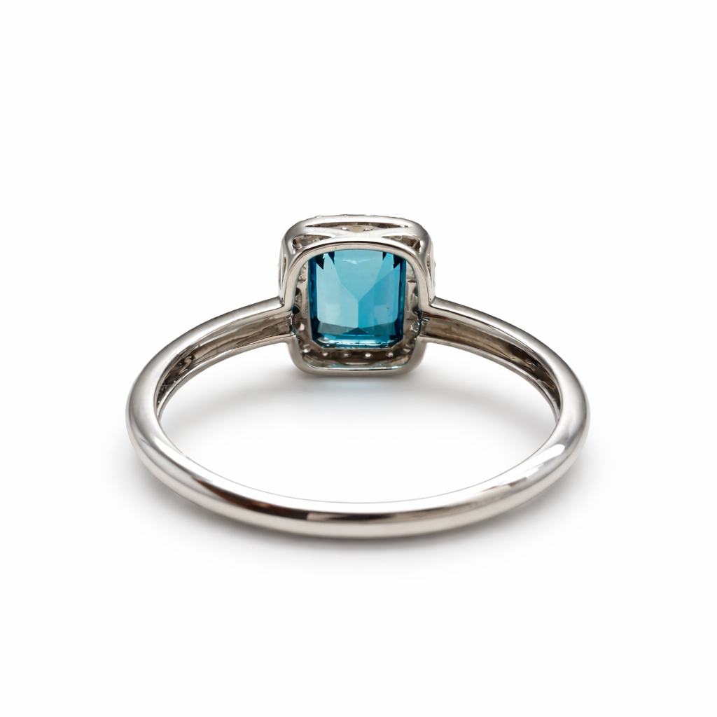 Ring mit Topas London Blue 1,63 ct und Brillanten 0,13 ct aus 18 Karat Weißgold