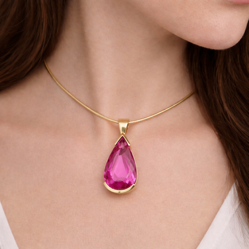 Anhänger mit 16,88 ct. Rubellit in 18 Karat Gelbgold, handgefertigt