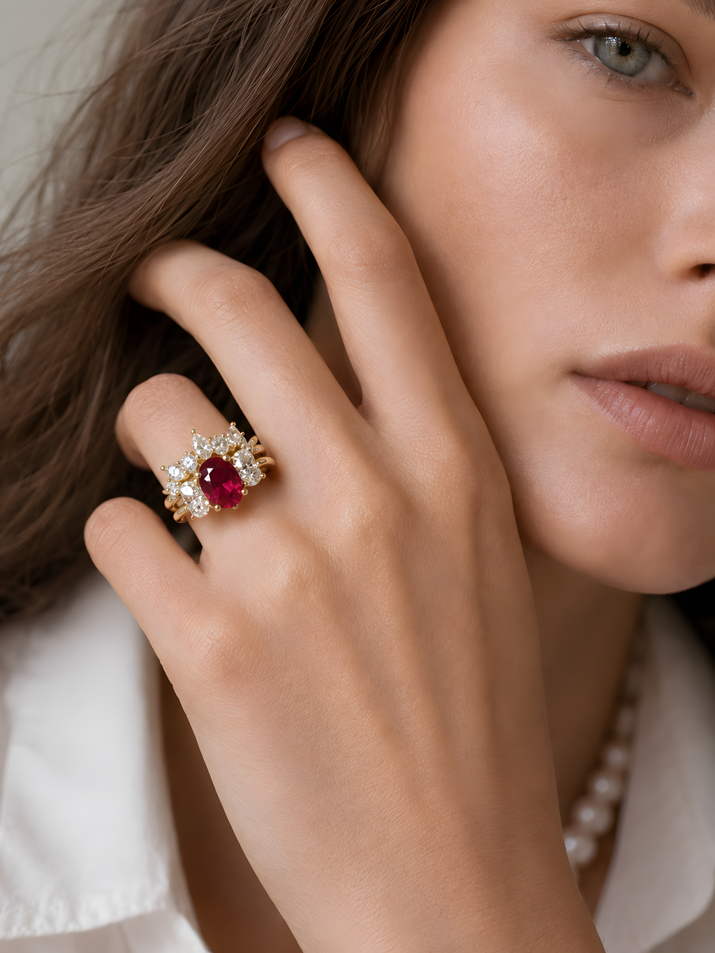 Ring mit Rubin 1,47ct. und Brillanten 1,58ct. in 18 Karat Gelbgold