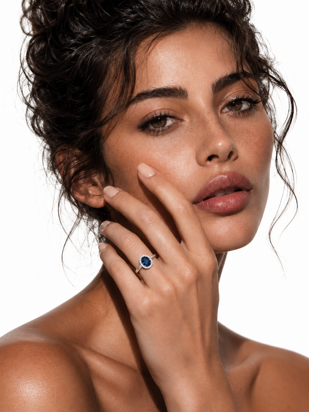 Ring mit Ceylon Saphir 1,06 ct. und Brillanten 0,18 ct in 18 Karat Weissgold