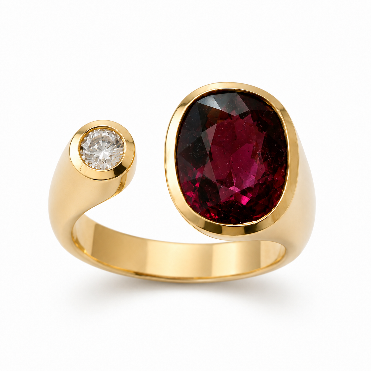 Ring mit Rhodolith und Diamant in 18 Karat Gelbgold handgefertigt