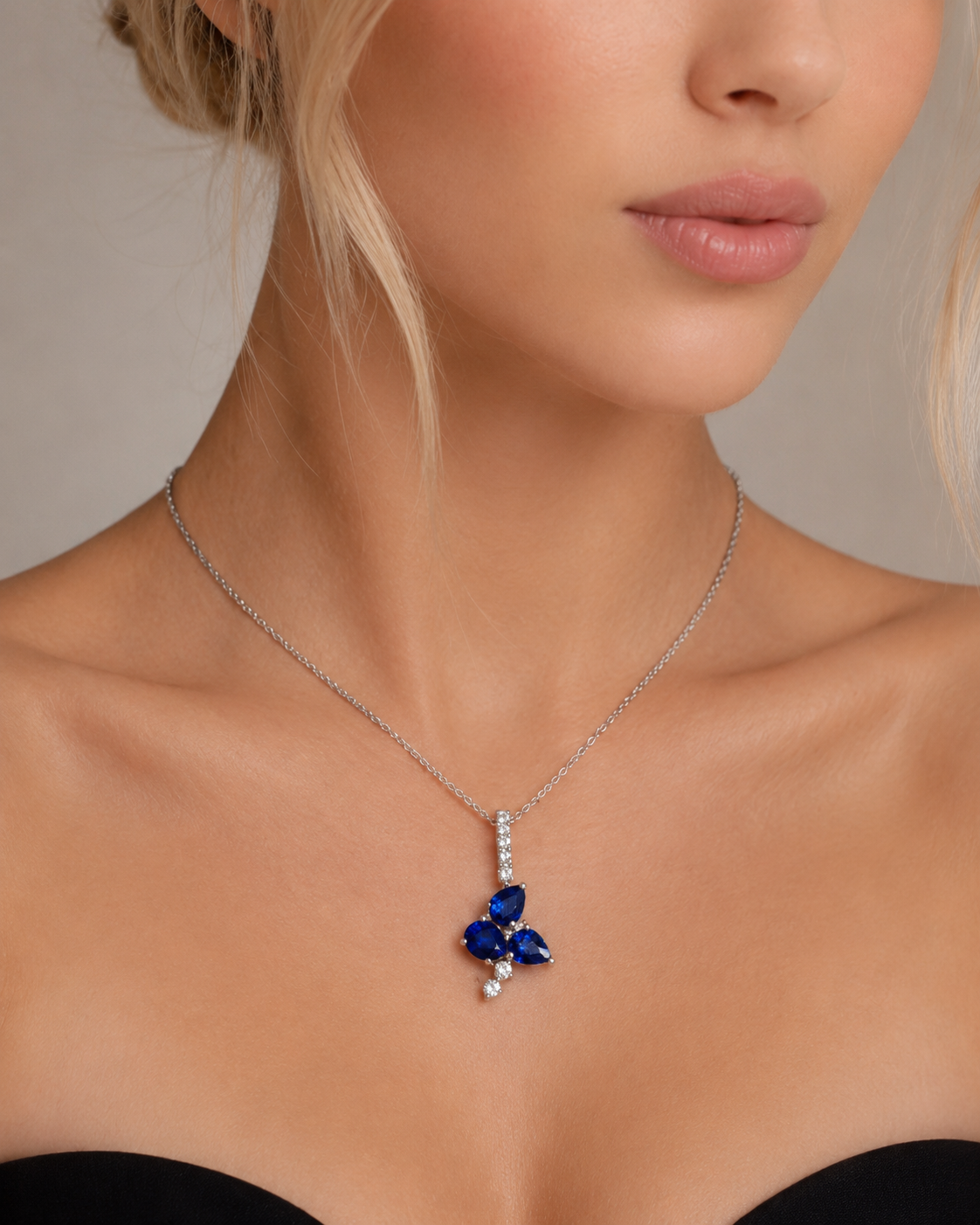Anhänger mit Saphir 1,25ct. und Brillanten 0,09ct. in 18 Karat Weissgold