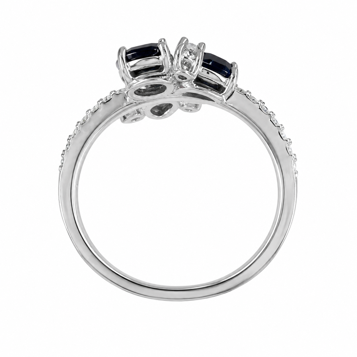 Ring mit Saphir 1,19ct. und Brillanten 0,14ct. in 18 Karat Weissgold