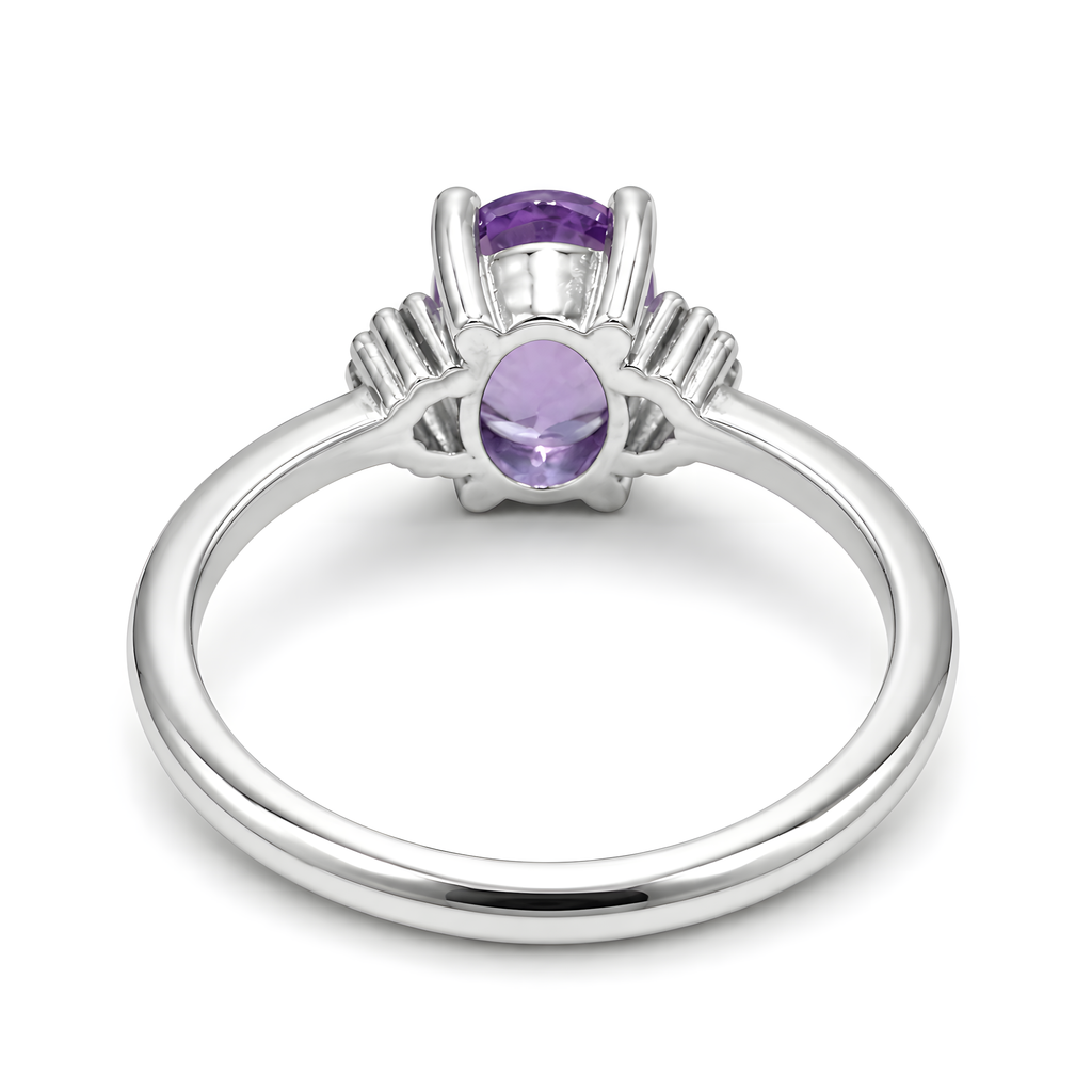 Ring mit Amethyst gefasst mit 4 Krappen in 18 Karat Weissgold