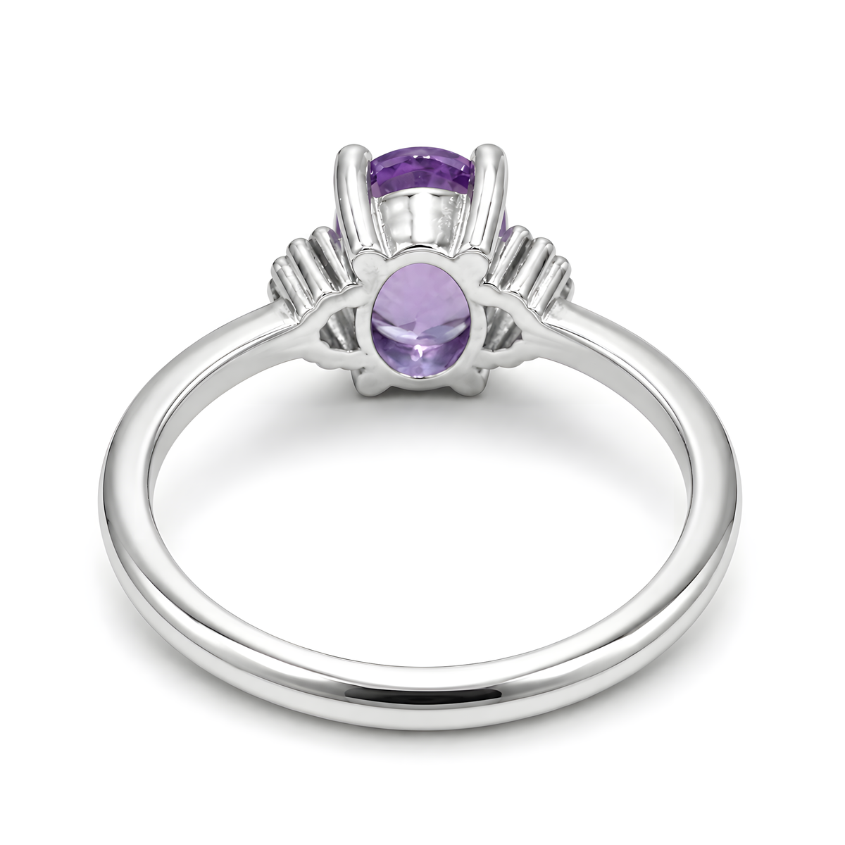 Ring mit Amethyst gefasst mit 4 Krappen in 18 Karat Weissgold