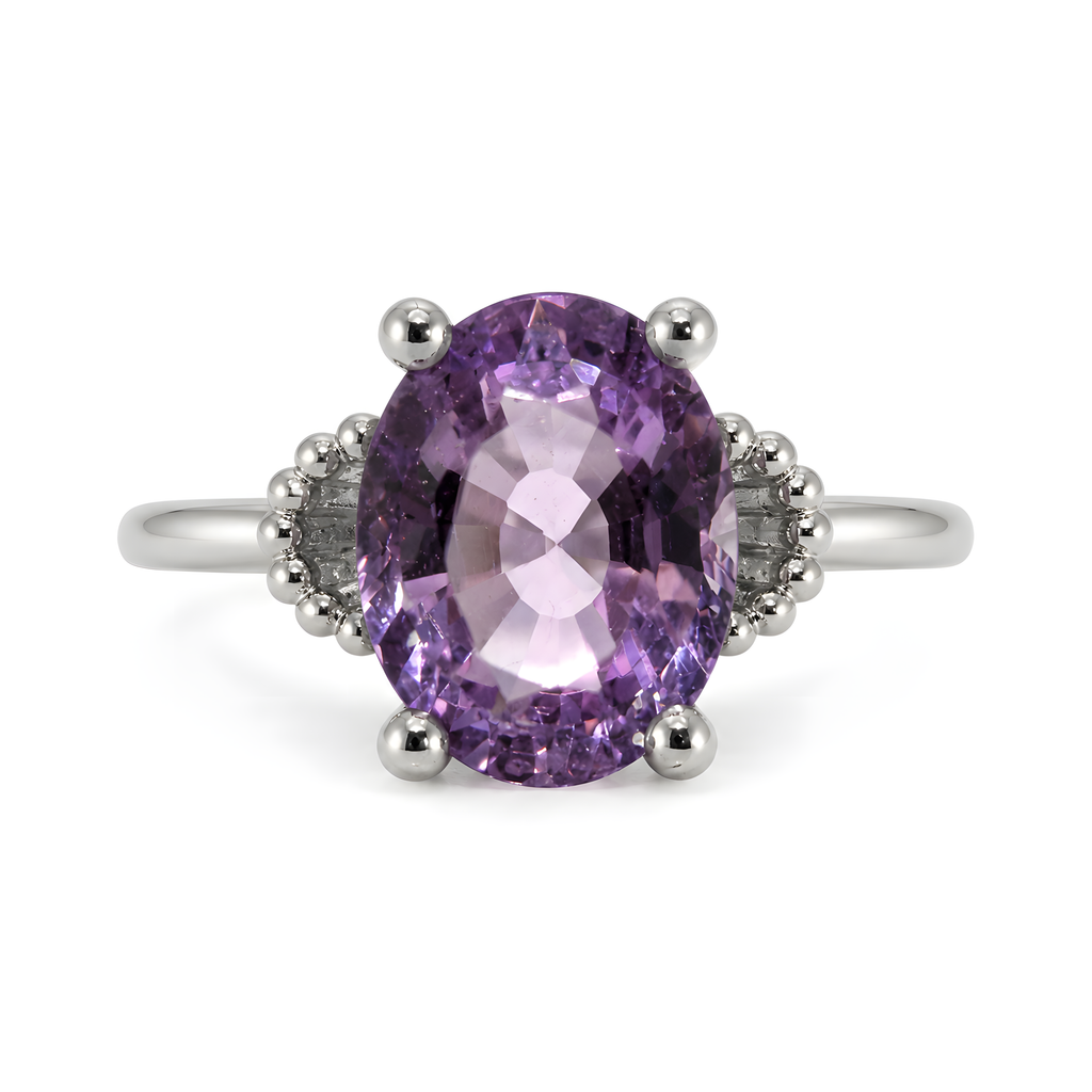 Ring mit Amethyst gefasst mit 4 Krappen in 18 Karat Weissgold